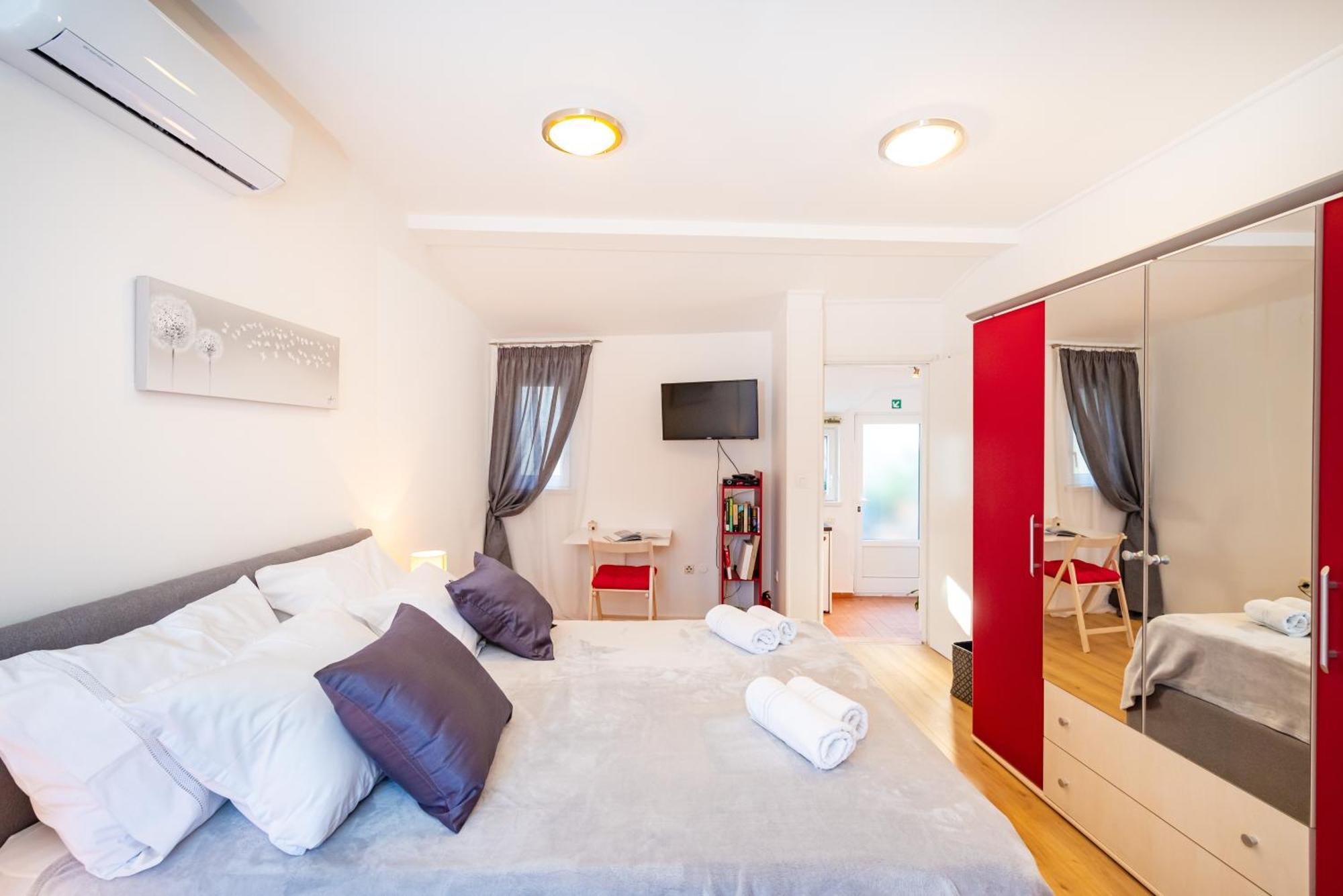 Mediterranean Terrace Apartment With Bikes & Sup 스크라딘 외부 사진