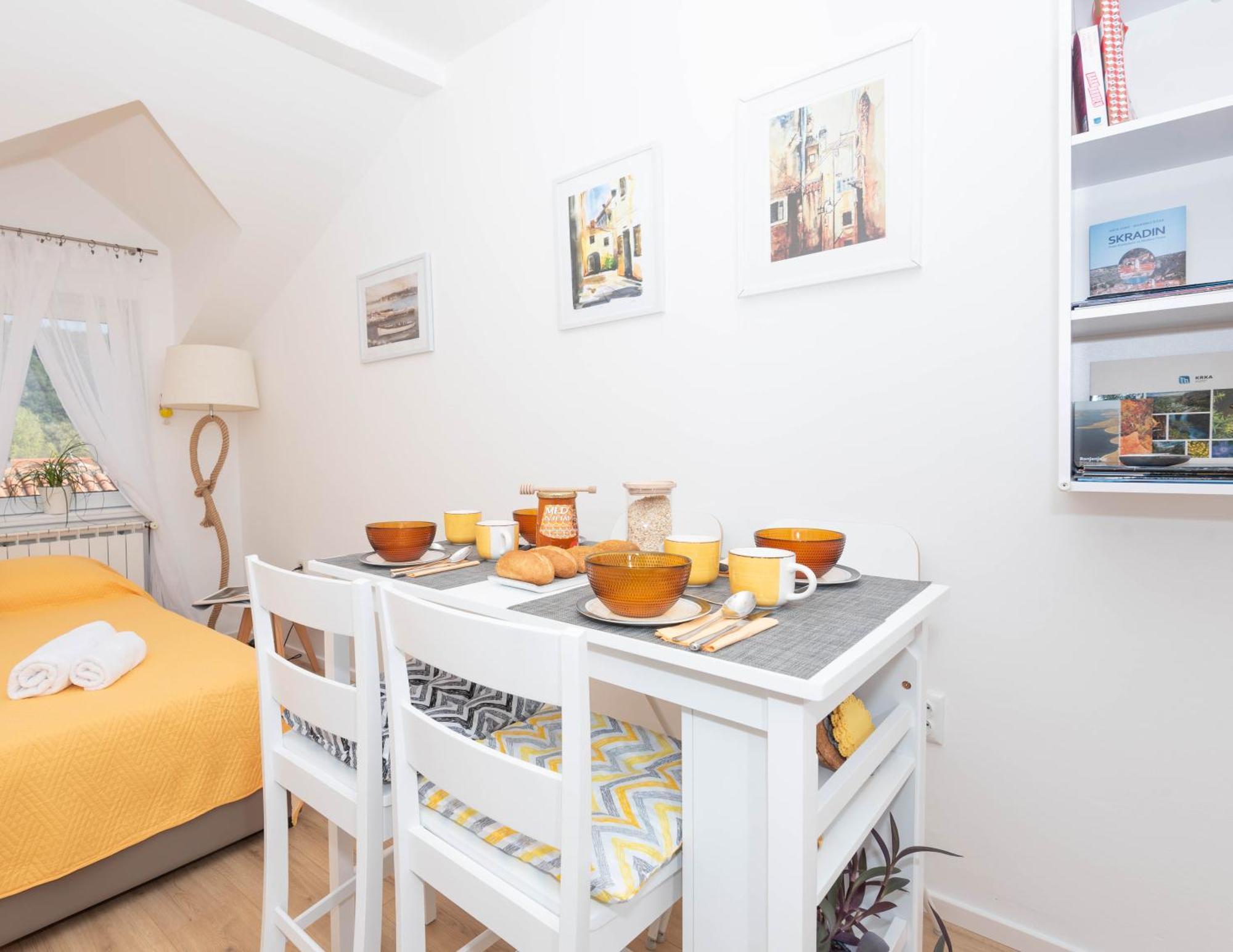 Mediterranean Terrace Apartment With Bikes & Sup 스크라딘 외부 사진